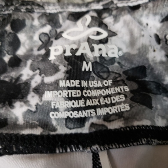 PrAna Hydrobloom Capri Leggings Size Medium - Picture 4 of 7